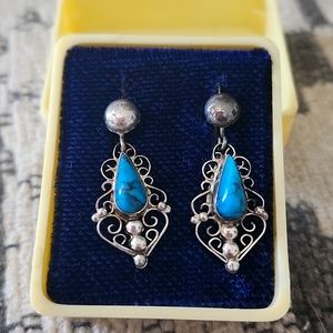 Beautiful Turquoise Earings -- New (vintage style)
